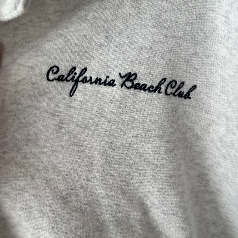 Universal Thread Pullover - S - Picture 2 of 4